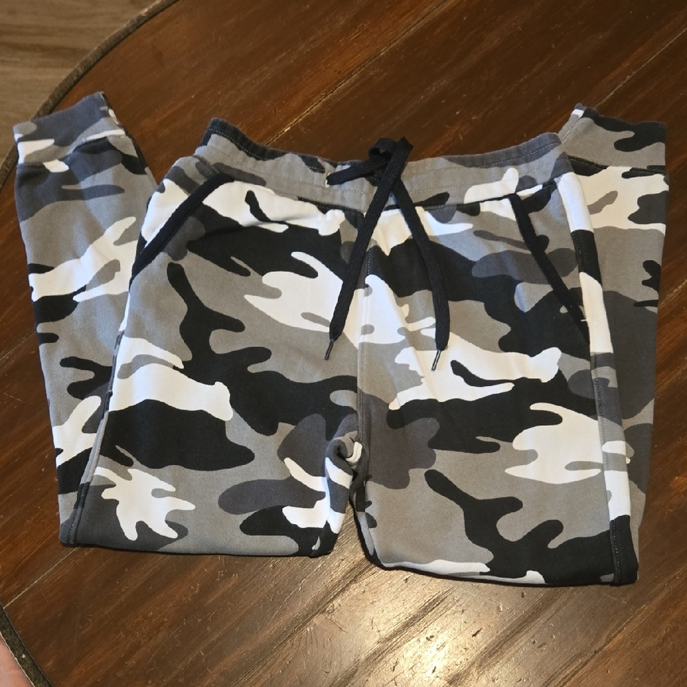 Hollister Women's Black and Gray Camo Joggers #817 - Picture 2 of 14